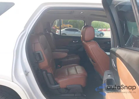 2018 Chevrolet Traverse High Country z USA, uszkodzony, nr VIN 1GNEVKKWXJJ110111